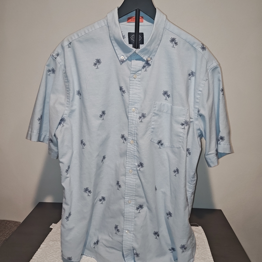 St John's Bay Mens XL, Short Sleeve Shirt  In Color Light Blue & palmtree print
